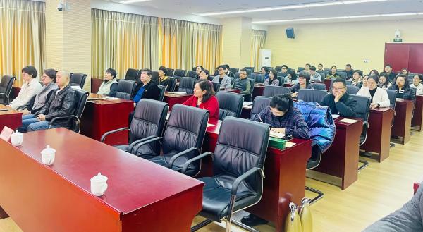 聚焦贯彻落实党的路线方针政策
